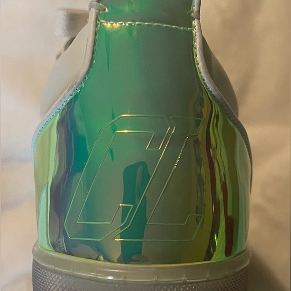 Authentic Louis Vuitton men’s white tennis shoes - Picture 7 of 9